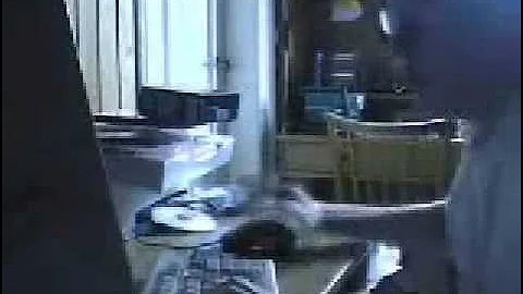 Angry German Kid's Xbox breaks (rrod)