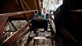 AMBKOR - 4. "LA CABAÑA DEL ÁRBOL" ft. ERRECÉ | "FREE SOLO" [VIDEOCLIP OFICIAL] chords