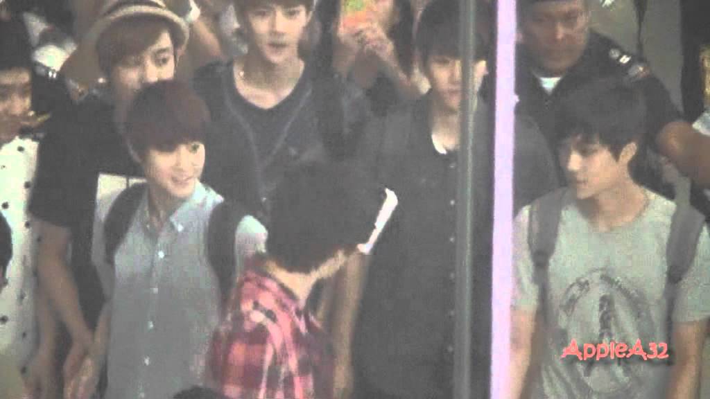 120727 EXO-K-arrive at suvarnabhumi airport