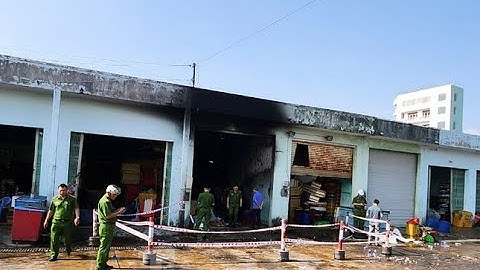 Cháy lớn ở cảng cá Quy Nhơn, 2 người thương vong