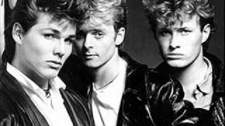 A-ha-Living A Boys Adventure Tale(Early Version) chords