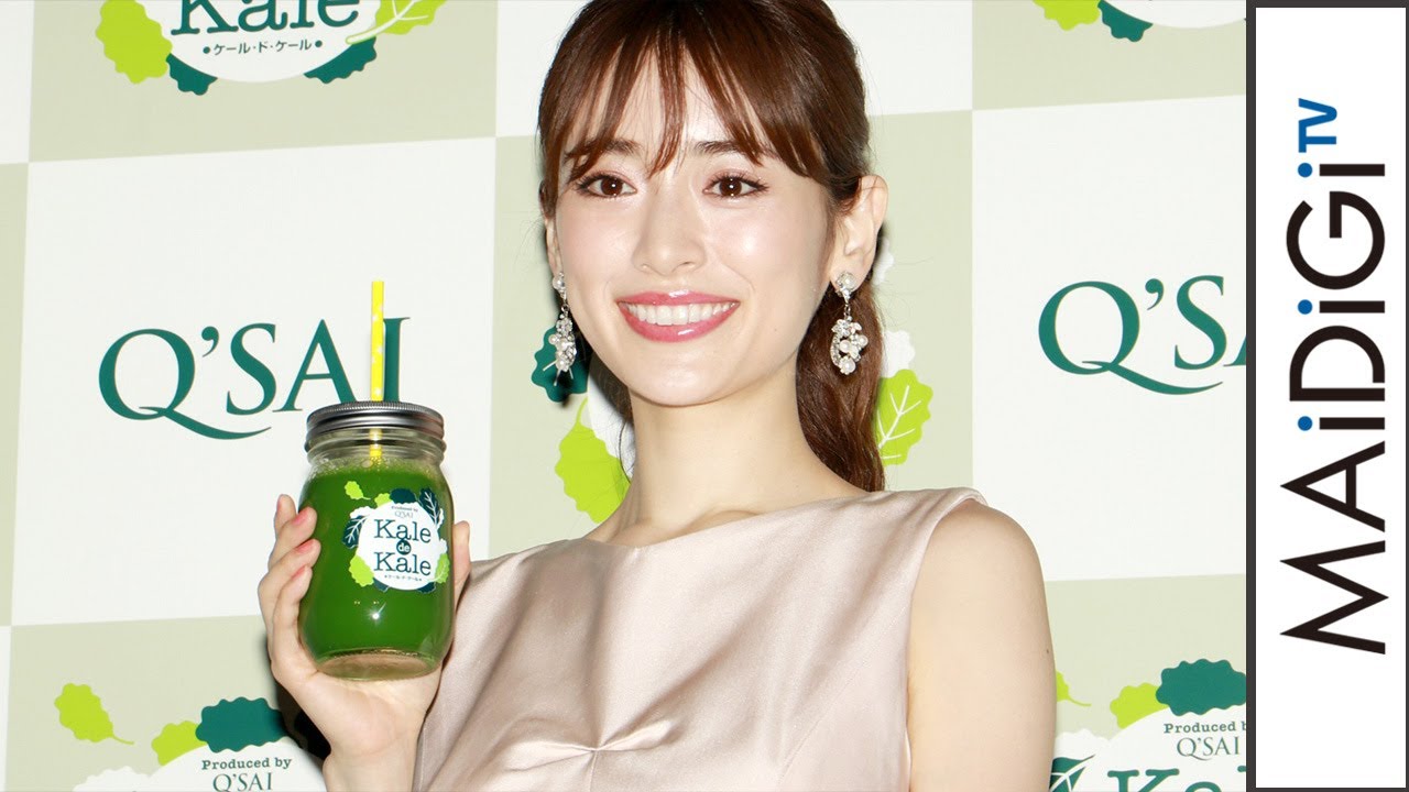 泉里香、淡いピンクのノースリーブワンピで上品に リボンベルトが