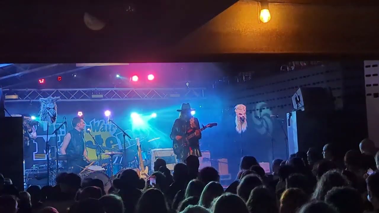 The Ghost Wolves - live at Mohawk 1/15/23 - Austin, Texas adlı videoyu YouTube'da izle The Ghost Wolves - live at Mohawk 1/15/23 - Austin, Texas adlı videoyu YouTube'da izle