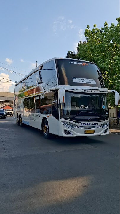 Tinggi banget bus sinar jaya double decker #busjawa #busmania