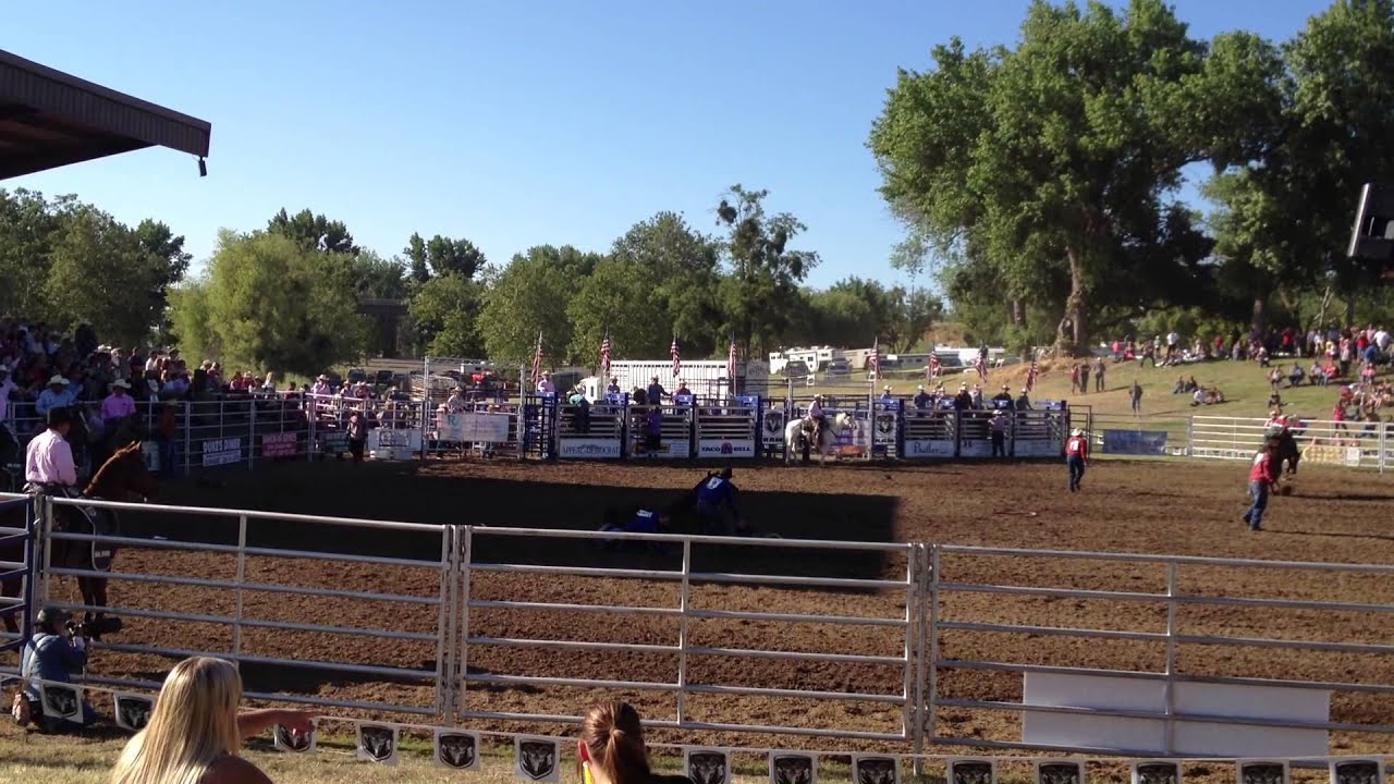 Extreme Bronc Riding at the 2013 Marysville Stampede - YouTube