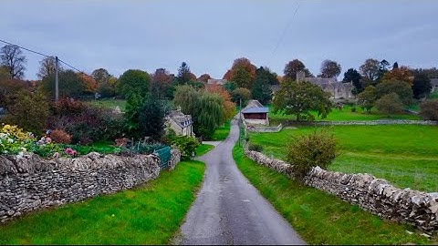 Autumn Colours in a Cotswold Village – Calm Early Morning Walk, England