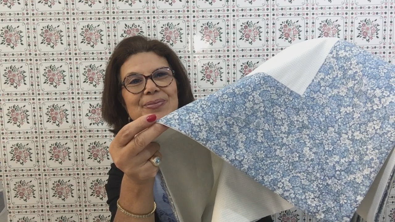 خياطة غطاء مربع بالحاشية للطاولة / Nappe carrée avec bandes.