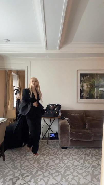 i present to you ✨ THE MET ✨ #ROSÉ_toxictilltheend