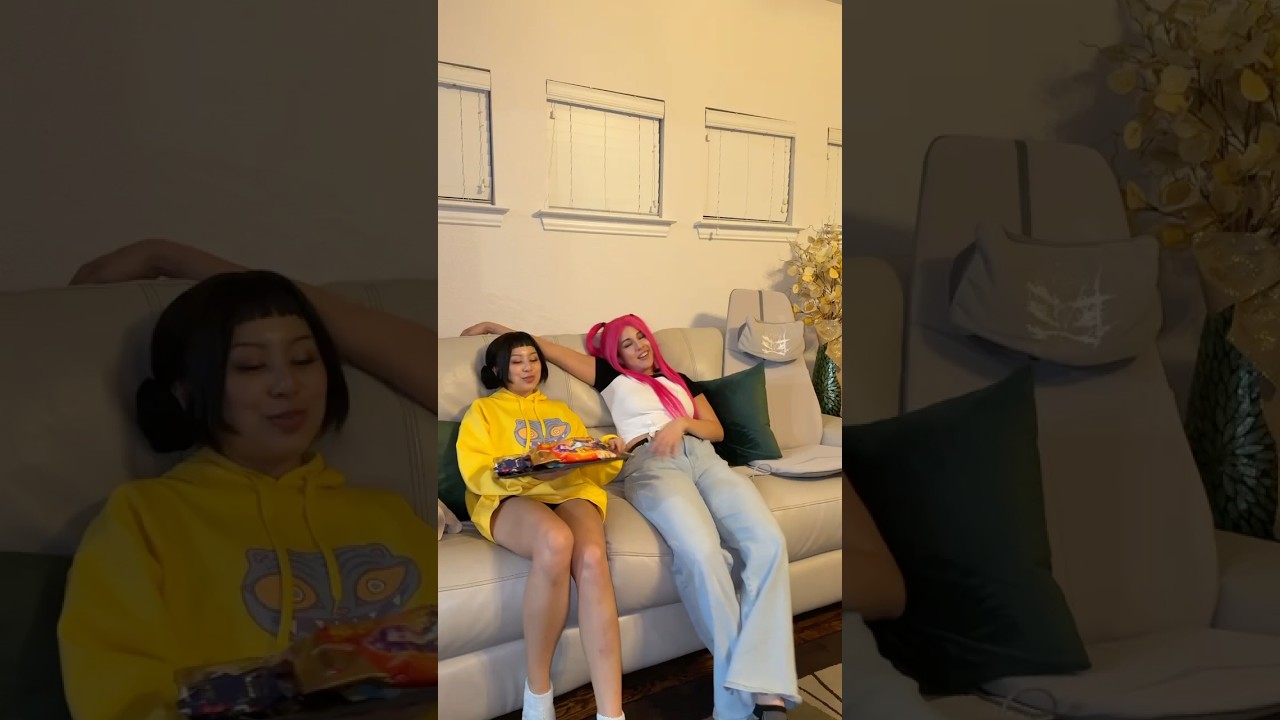 COUCH 🛋️ #kpopdemonhunters #huntrix #cosplay