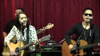 Sandhy Sondoro ft. Lala Karmela - Kamu Aku Cinta @ Mostly Jazz 01/05/13 [HD]
