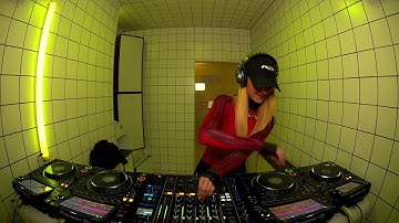 Viviana Casanova | HÖR - December 5 / 2025