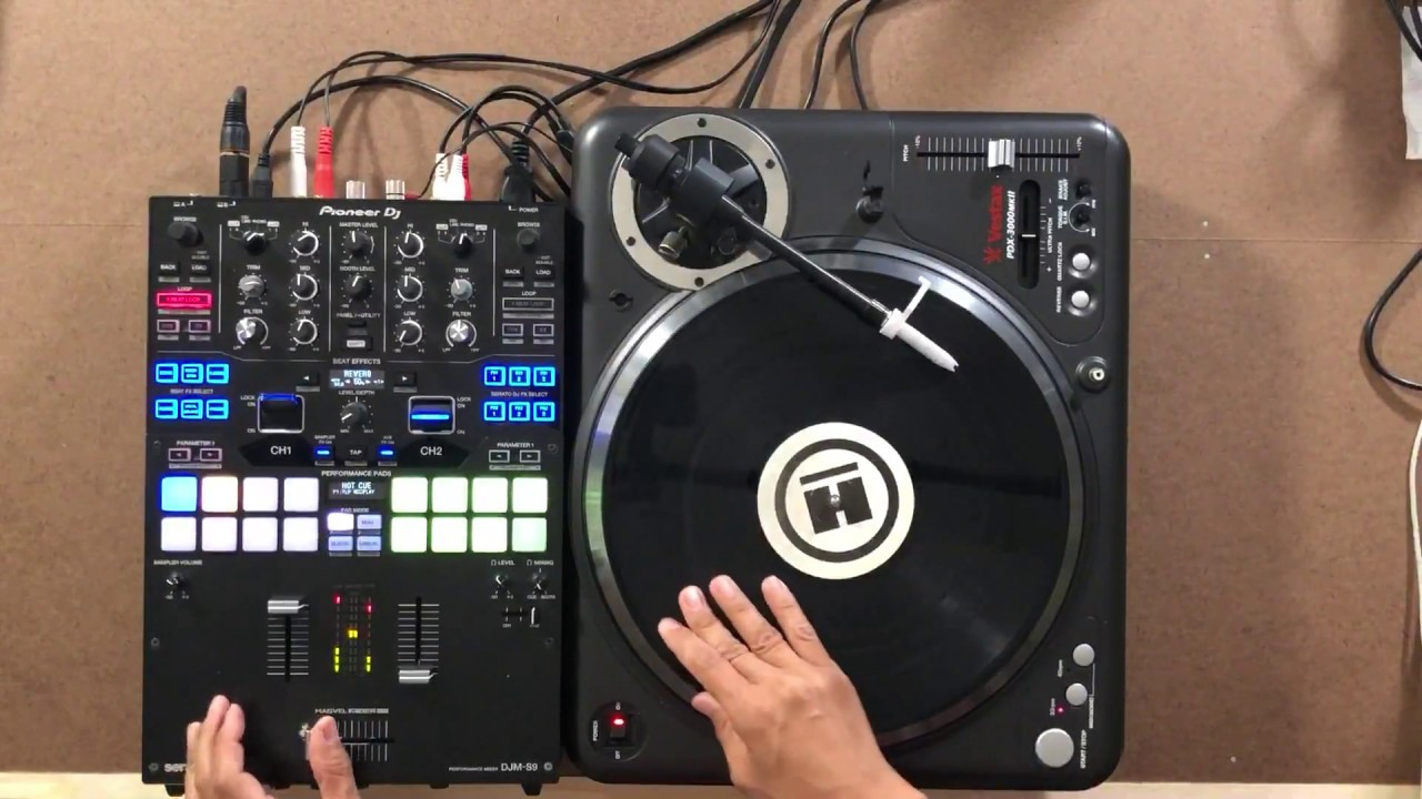 Djがやってる スクラッチ とは 技の種類や最初に始めた人物など紹介 Nekuradj 塾