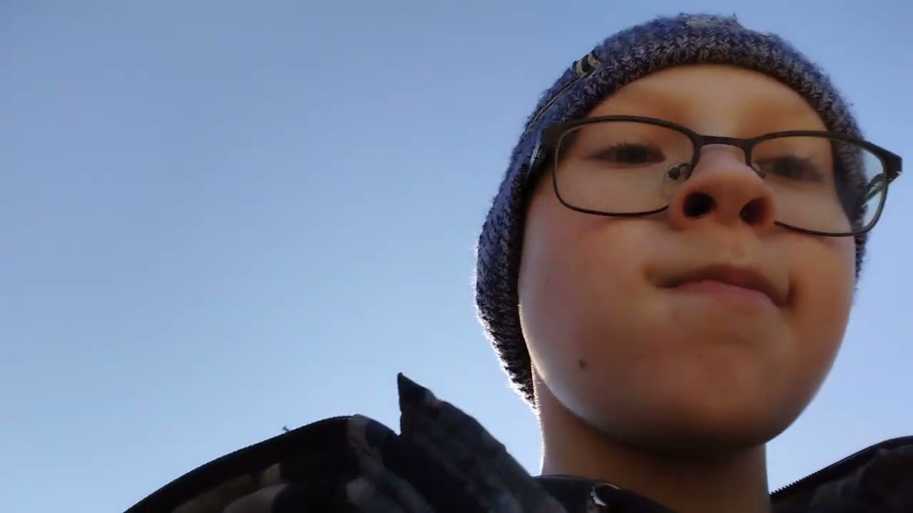 кто  последний коснётся  чёрного и коричневова