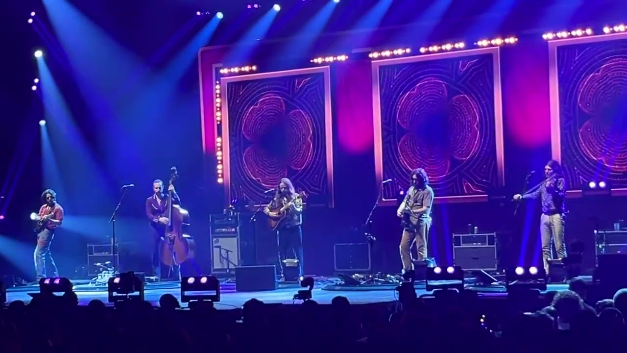 Billy Strings - This Old World live @ UNO Lakefront Arena 12