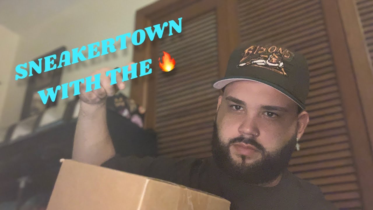 SNEAKERTOWN UNBOXING THIS LOGO GROWING ON ME!! YouTube