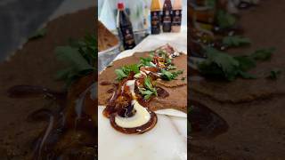 Bol Soslu Bol Yeşillikli Aşk Dolu Bir Dürüm