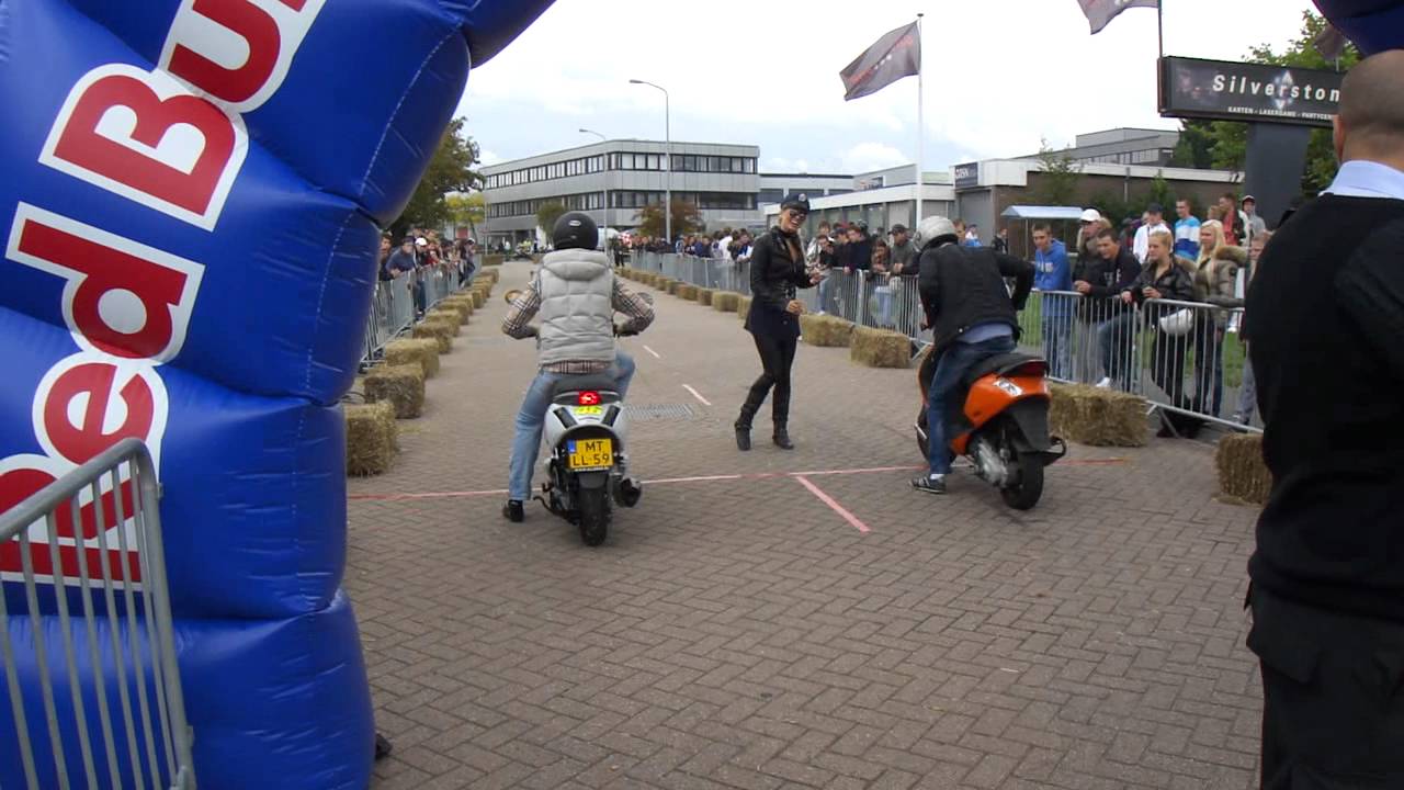 ZIP SP 300cc sprint 1 - Scooter Meeting Two Wheels Silverstone 11-09-2011 -  YouTube