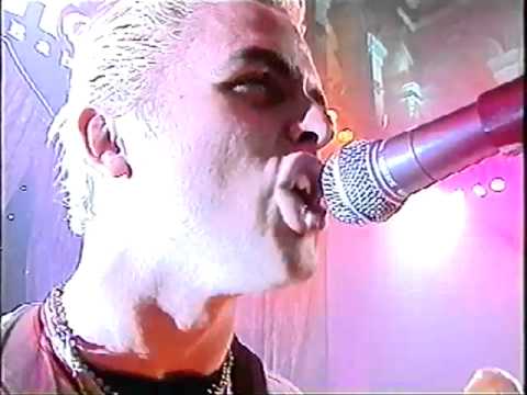 Greenday performing "Stuck with me" on english TV show, Hotel Babylon. Danni Behr Presenting. 27th April 1996
