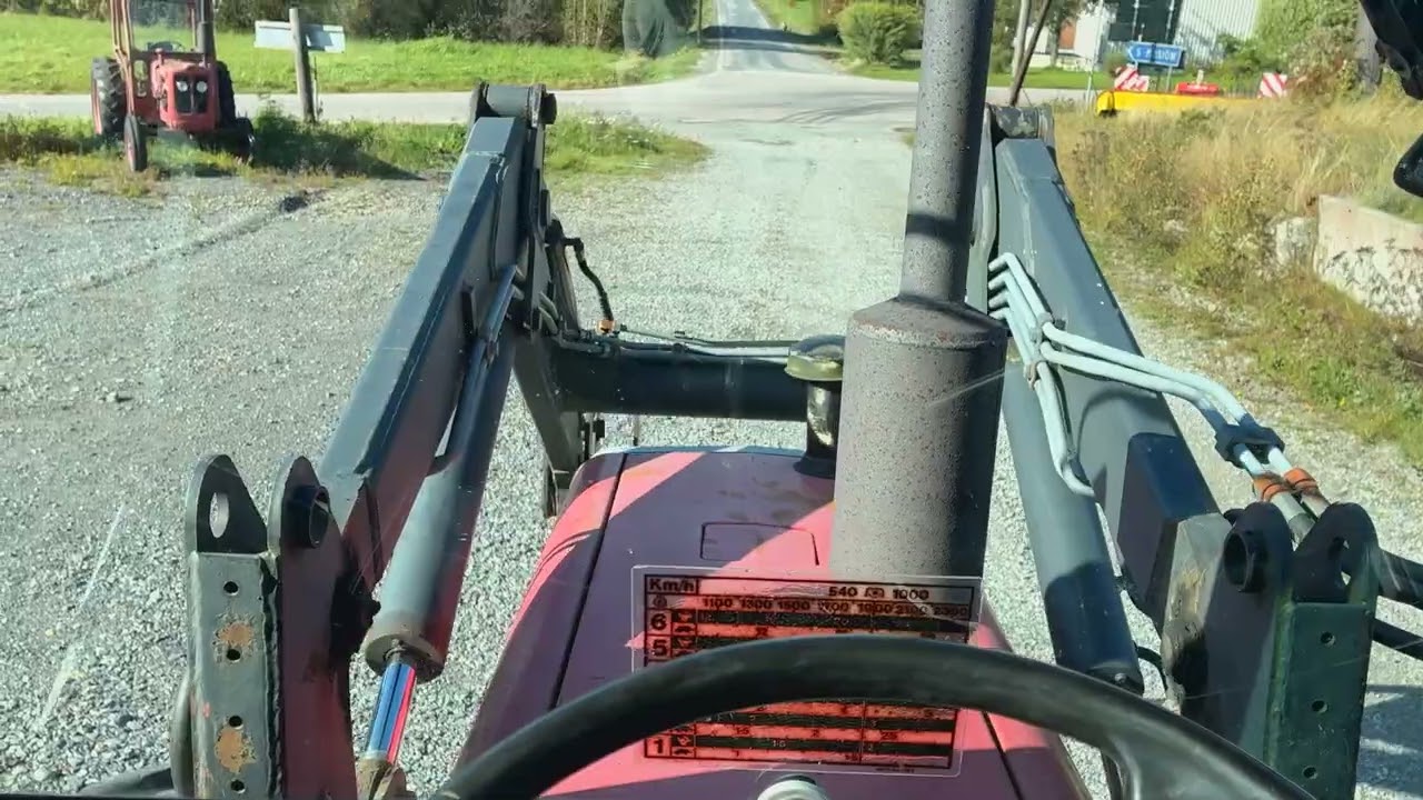 Traktor med lastare MASSEY FERGUSON 690 4WD