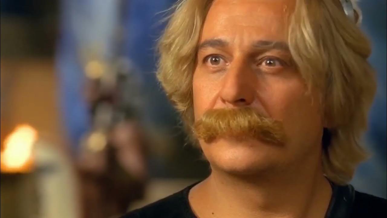 Кристиан клавье астерикс. Кристиан клавье астерикс против цезаря. Кристиан клавье астерикс почему. Кристиан клавье обеликс. Кристиан клавье астерикс почему.