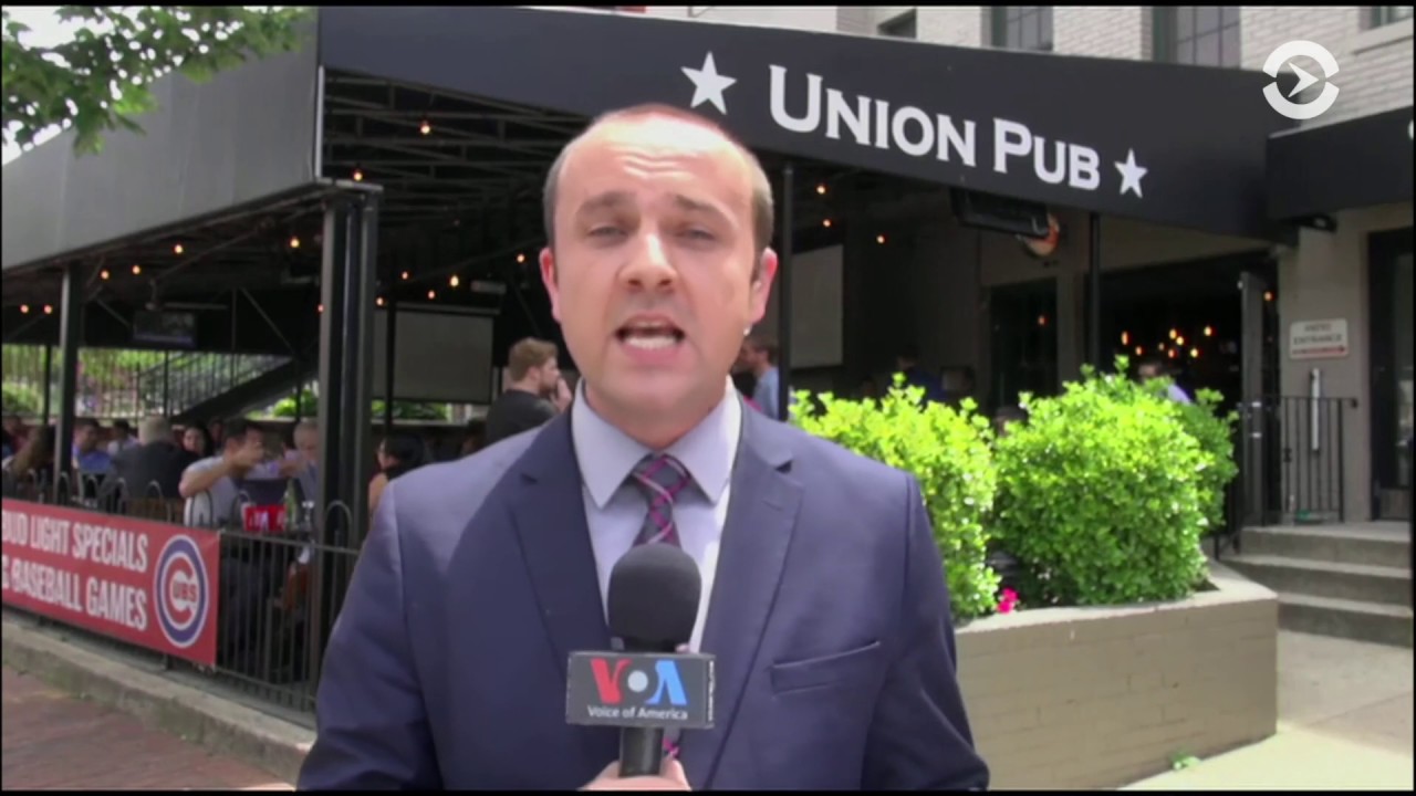 Слушания с Коми транслировали в барах Вашингтона - YouTube