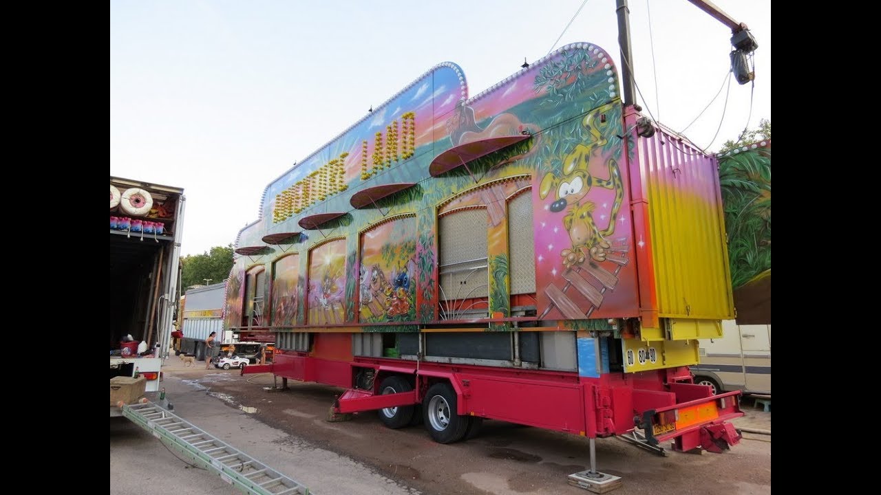 Montage d'un palais du rire