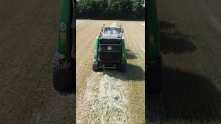 Botelage Du Foin Avec Un Valtra Et Une Botleuse Jd 990