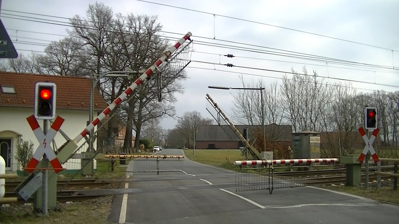Spoorwegovergang Salzbergen (D) // Railroad crossing // Bahnübergang