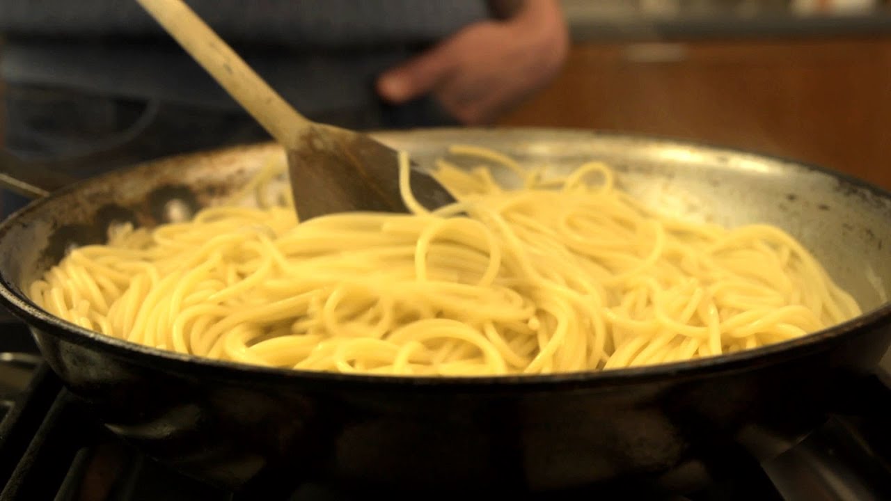 How to Quickly Cook Pasta in a Frying Pan - CHOW Tip - YouTube