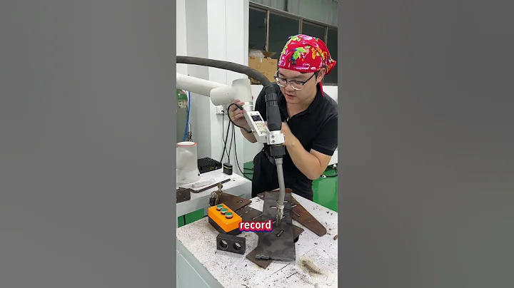 #cobot #welding #weldingrobot #robot #industrialrobot #sixaxisrobot #automated #robotarm #magichands