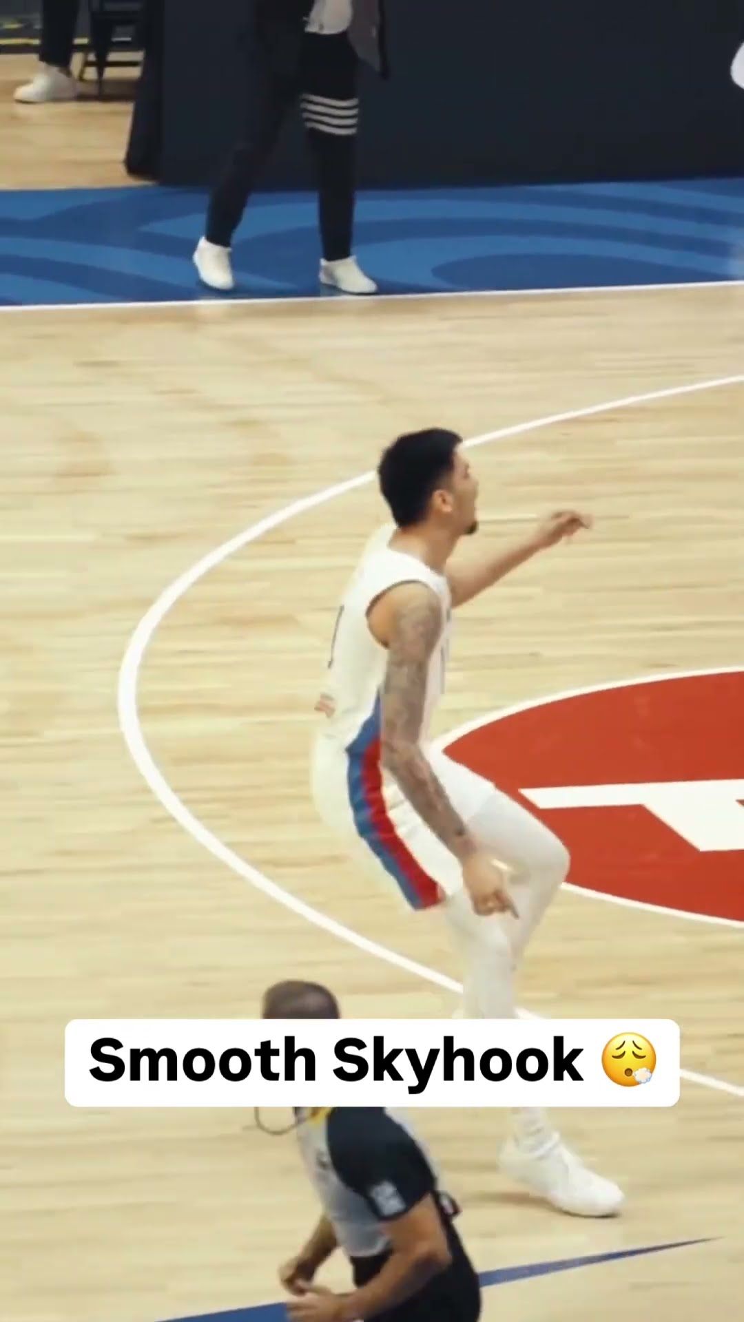 Brought out the signature skyhook ?‍?