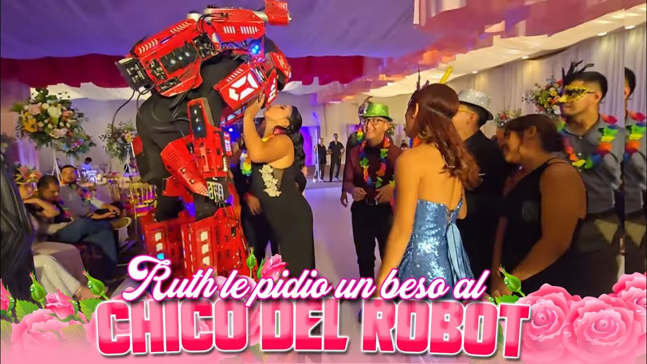 Ruth no desaprovecha ninguna oportunidad con ningún hombre😂 Le dio un beso al chico del ROBOT