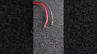 Cómo conectar dos bocinas de 4 ohms a 2 ohms? #caraudio #amplificador #autos