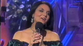 Video thumbnail of "Crystal Gayle - don't it make my brown eyes blue"