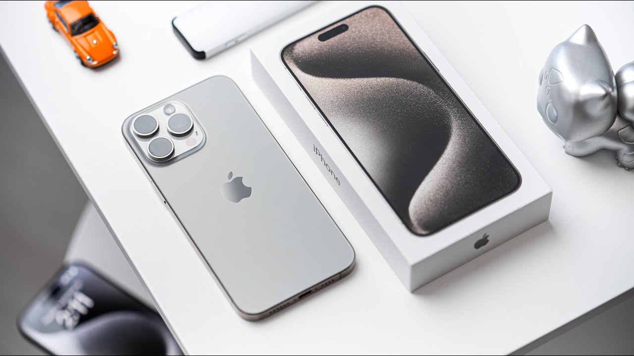 iPhone 15 Pro/Pro Max UNBOXING - Natural Titanium vs Black Titanium?