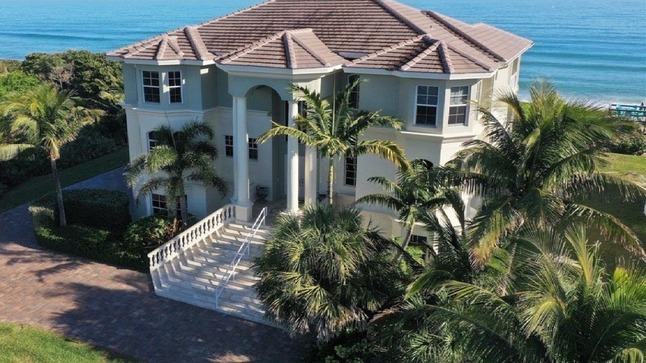 9255 Highway A1a, Melbourne Beach, FL Presented by Robin Burgarella.