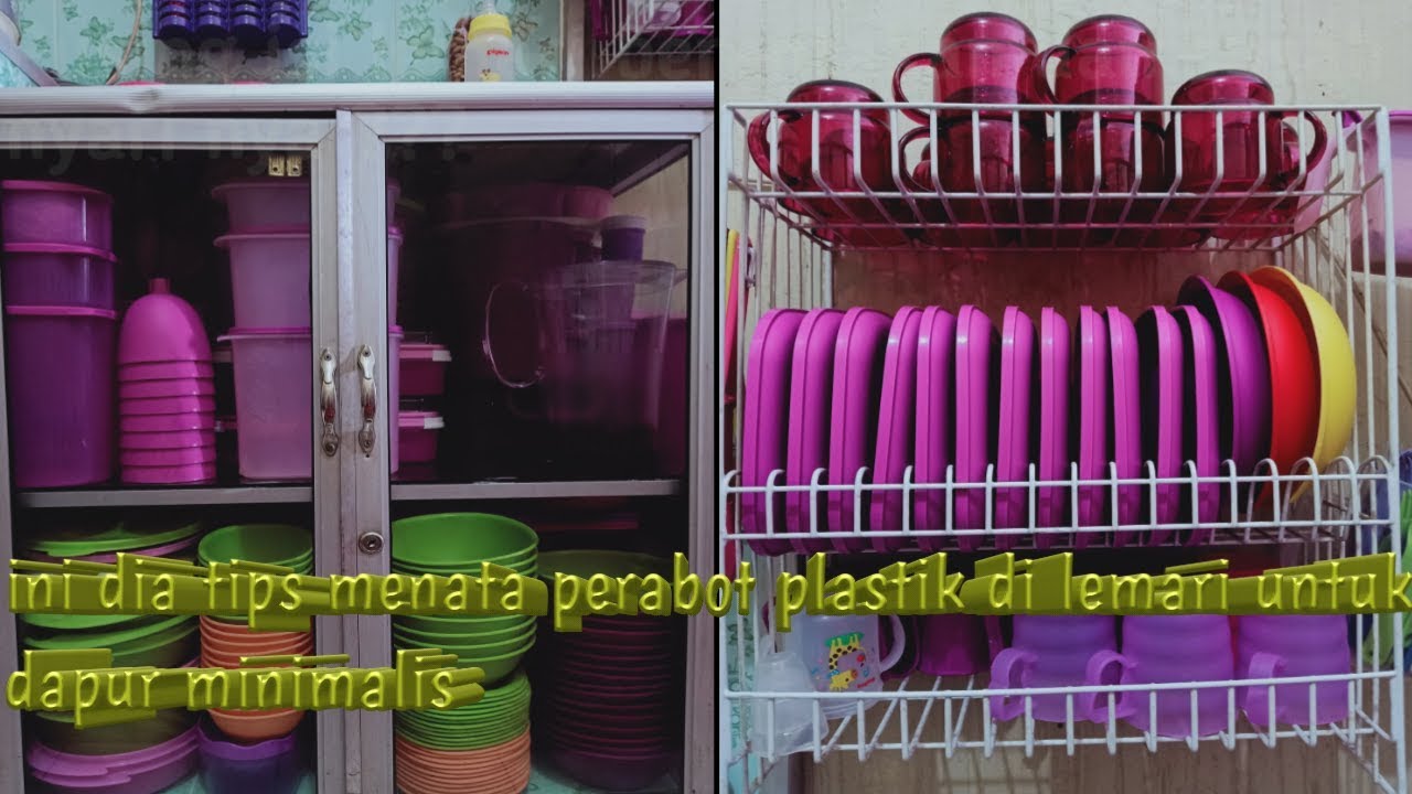 Menata perabot  plastik  di dapur  yang minimalis supaya rapih dan tertata 