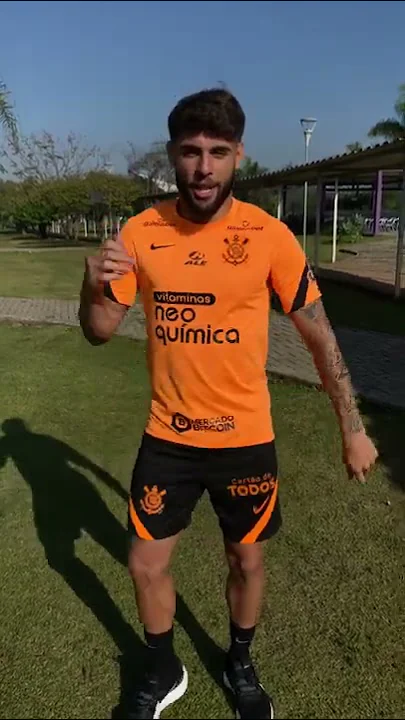 YURI ALBERTO DANÇANDO DESENROLA, BATE E JOGA DE LADIN! #shorts
