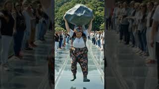 Cam Köprü Çılgın Kadın