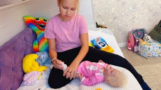 видео: АЛИСА снова играет РЕБОРНОМ Алисой ! Одеваем Алису в гости к бабушке ! Alice play with reborn doll картинка: АЛИСА снова играет РЕБОРНОМ Алисой ! Одеваем Алису в гости к бабушке ! Alice play with reborn doll
