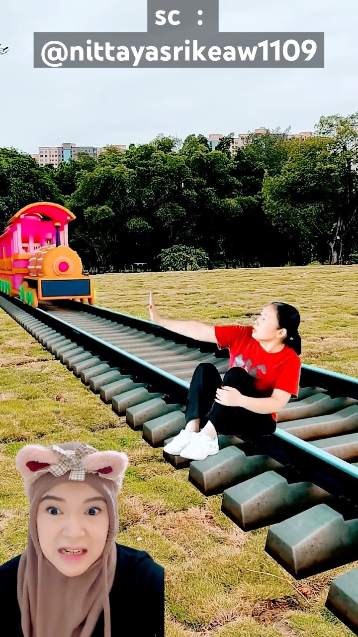 awas ada kereta‼️