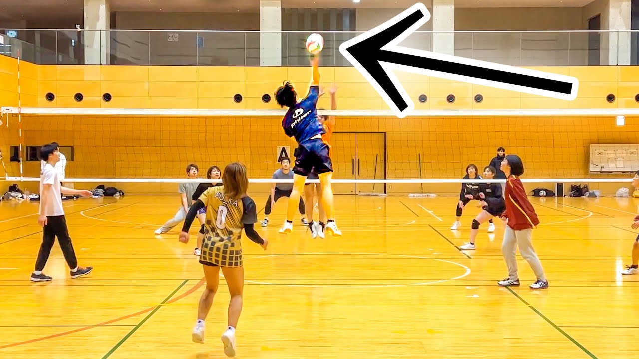 Volleyball game) This attack has a popping sound of the ball