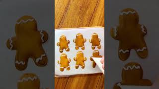 These gingerbread men by @gagagalletas are stealing the show! 🍪✨