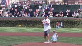 Blackhawks' Patrick Sharp throws first pitch at Wrigley Field Content