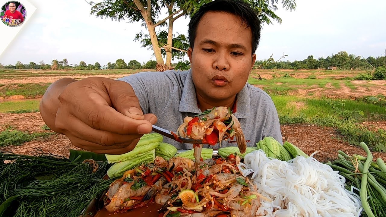 เพจ อาหาร น่า กิน New Update ตำกุ้งสดตัวใหญ่ๆ เผ็ดๆ แกล้มผักหลายๆ แซบสะใจคัก