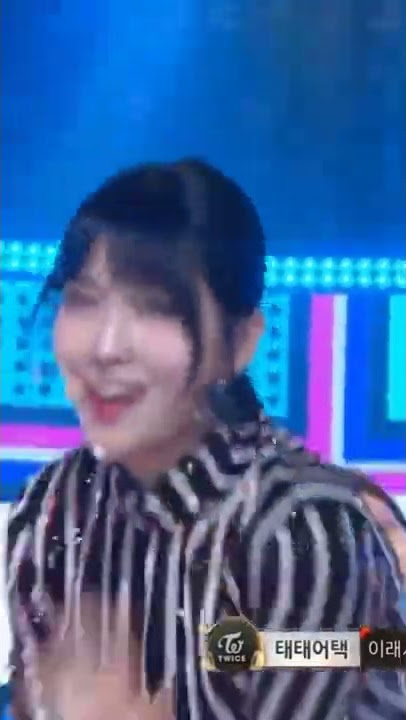 Momo and Nayeon rapping for 'LIKEY'#nayeon#momo#twice#likey#twicegram#shorts#shortskpop#kpop#ytshort