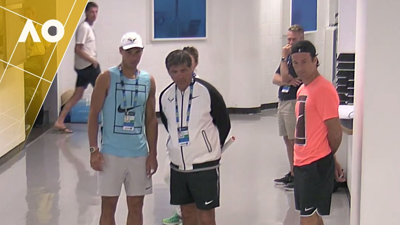 Rafa kills time in the hallway | Australian Open 2017 tenniswarehouse