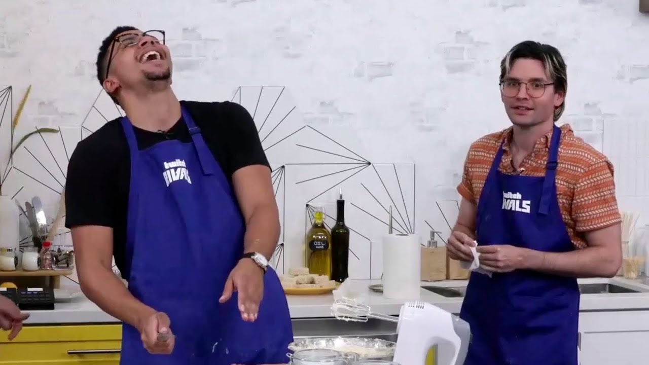 «..Я водил твою маму на ужин» «Моя мама умерла, Сир!» — Сир шутит про маму на QTCinderella