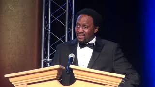 Thomas Hearns inducted into the Nevada Boxing Hall of Fame by Sugar Ray Leonard