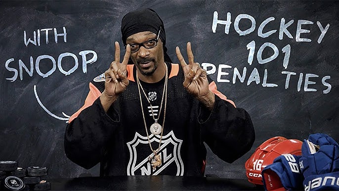 Rapper Snoop Dogg attends an NHL hockey game between Los Angeles Kings and  Pittsburgh Penguins Saturday, Jan 12, 2019, in Los Angeles. The Kings won  5-2. (AP Photo/Ringo H.W. Chiu Stock Photo - Alamy